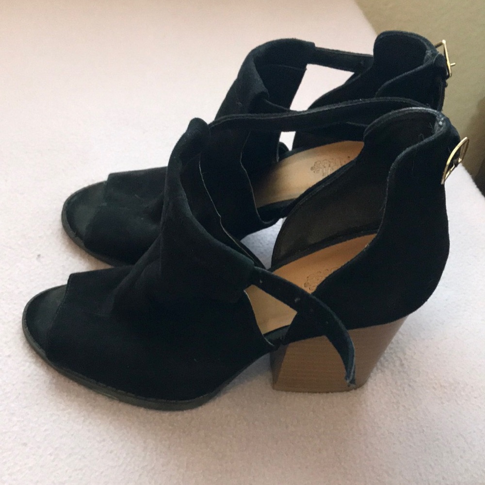 Charlotte Russe heals black size 6